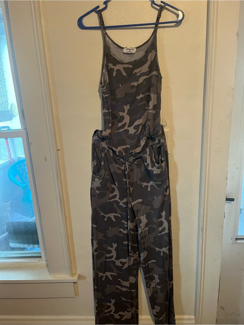 Zenana Women’s XL Camouflage Jumpsuit | Pockets | Adjustable Straps | Like New
